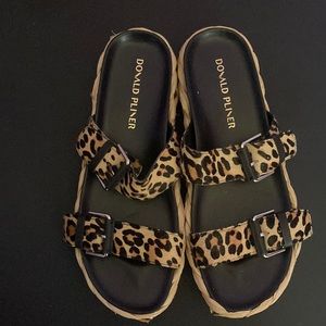 Donald Pliner Larabee Sandles Size 8.5M